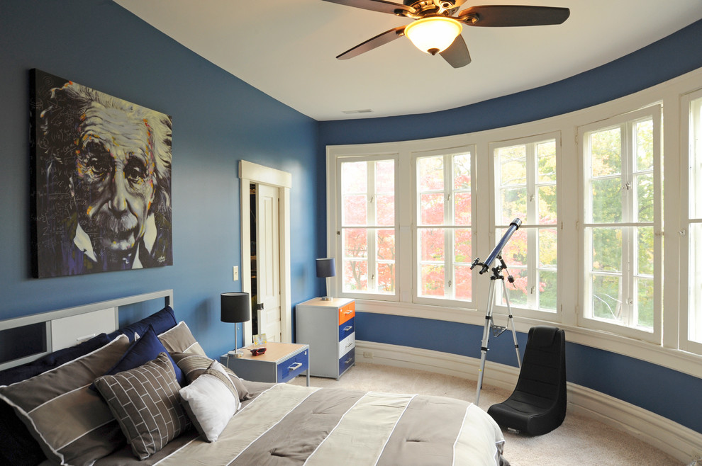 Ejemplo de dormitorio infantil tradicional de tamaño medio con paredes azules y moqueta