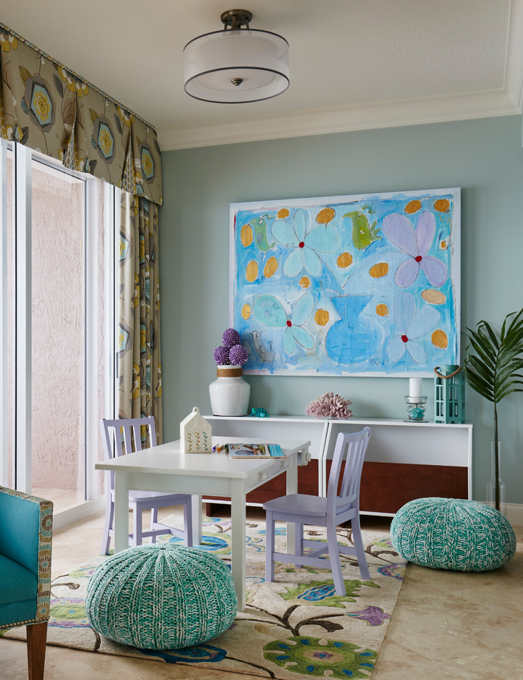 Inspiration pour une chambre d'enfant traditionnelle avec un mur bleu.