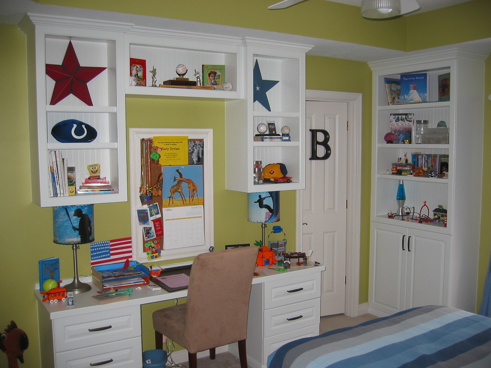 Exemple d'une chambre d'enfant chic de taille moyenne.