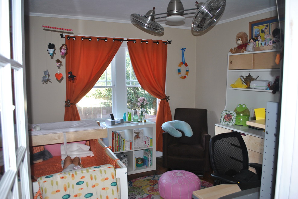 Example of a minimalist kids' room design in Los Angeles