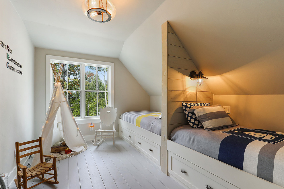 Idéer för ett mellanstort maritimt könsneutralt barnrum kombinerat med sovrum och för 4-10-åringar, med beige väggar, grått golv och målat trägolv