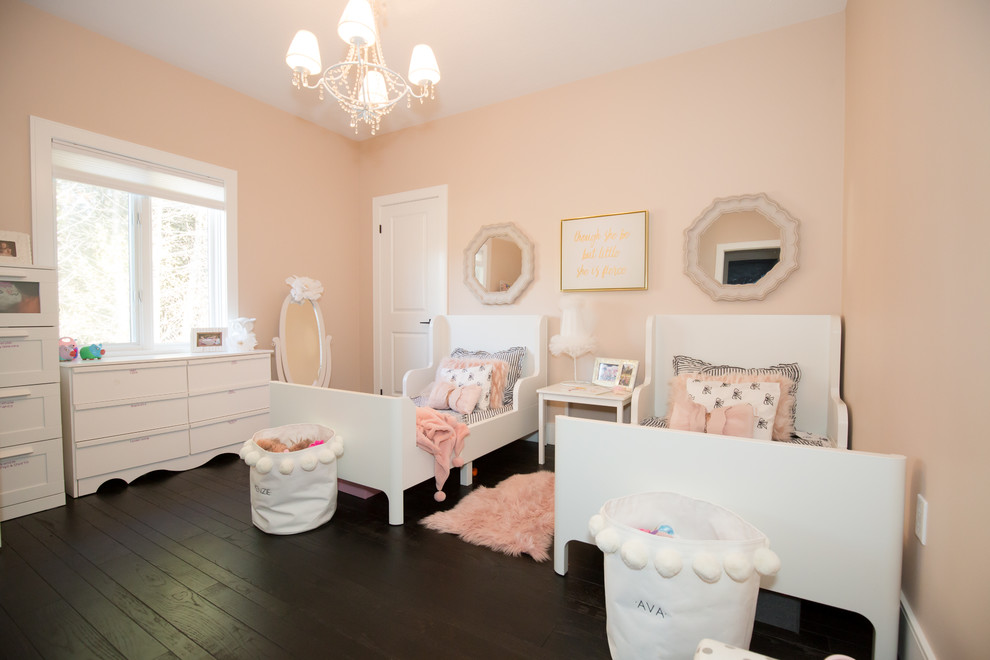 На фото: детская в стиле неоклассика (современная классика) с спальным местом, розовыми стенами, деревянным полом и черным полом для девочки