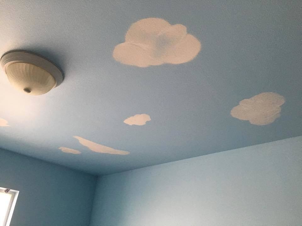 Ejemplo de dormitorio infantil de 1 a 3 años clásico de tamaño medio con paredes azules