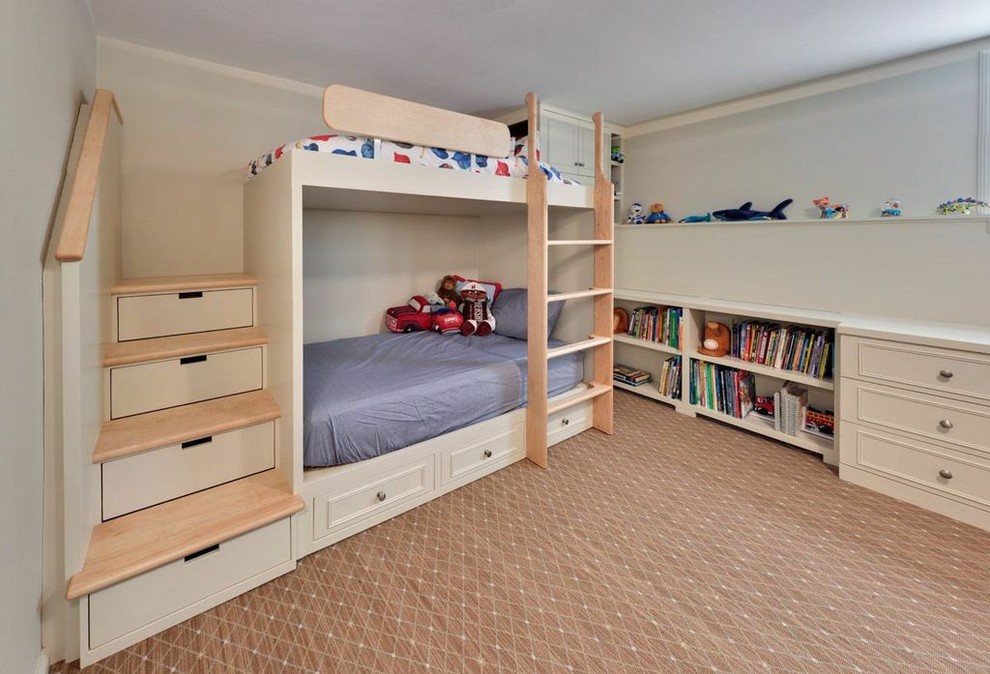 На фото: детская среднего размера в стиле шебби-шик с спальным местом, ковровым покрытием и бежевыми стенами для ребенка от 4 до 10 лет, мальчика