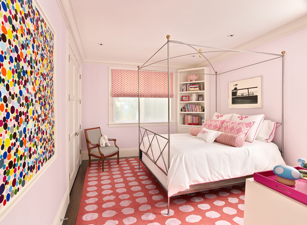 Diseño de dormitorio infantil actual con paredes rosas