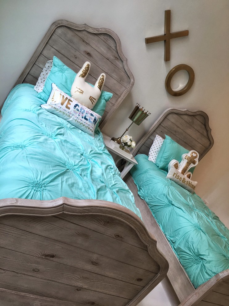 На фото: детская среднего размера в современном стиле с спальным местом, белыми стенами, полом из керамической плитки и белым полом для подростка, девочки с