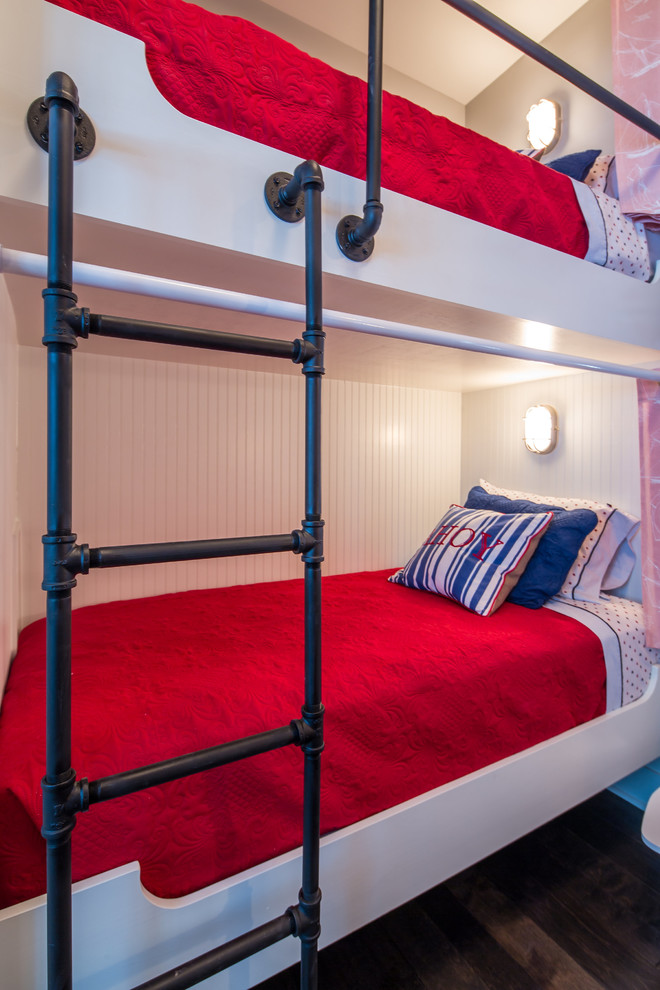 Idee per una cameretta per bambini da 4 a 10 anni costiera di medie dimensioni con pareti bianche e parquet scuro