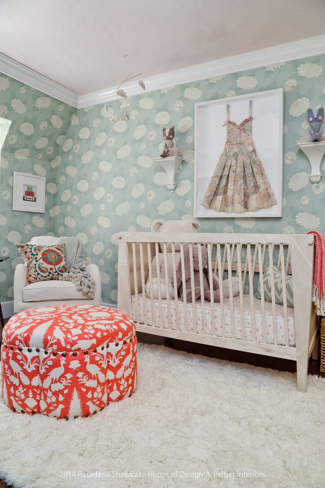 Foto de habitación de bebé contemporánea de tamaño medio