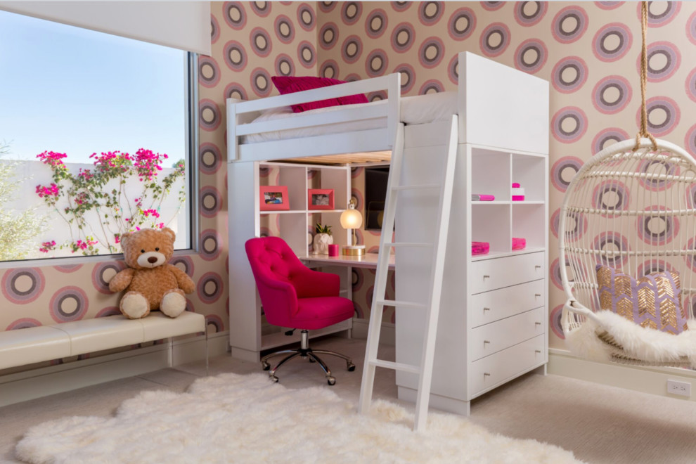 Стильный дизайн: большая детская в стиле модернизм с спальным местом, разноцветными стенами, ковровым покрытием и бежевым полом для подростка, девочки - последний тренд