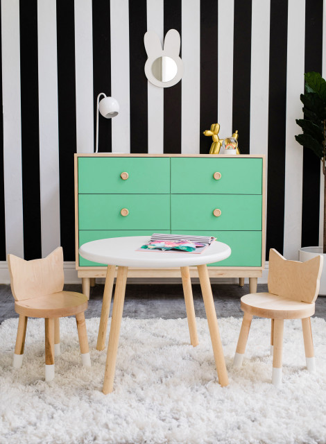 https://st.hzcdn.com/simgs/pictures/kids-rooms/peewee-table-and-kitty-chairs-lukka-dresser-nico-and-yeye-img~5f21a71a0d9a3b71_4-3081-1-0d8ebb2.jpg