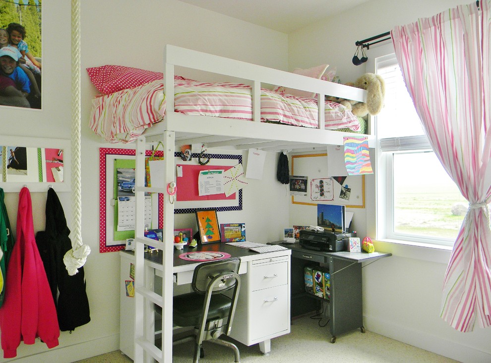 Exemple d'une chambre d'enfant nature avec un lit mezzanine.