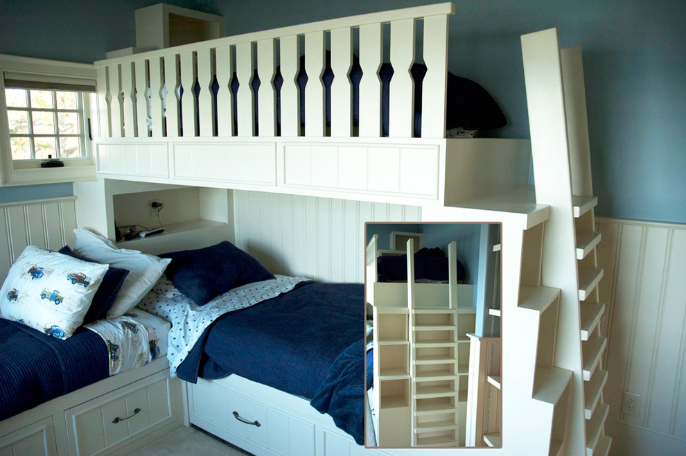 Idéer för ett mellanstort lantligt pojkrum kombinerat med sovrum och för 4-10-åringar, med blå väggar och heltäckningsmatta