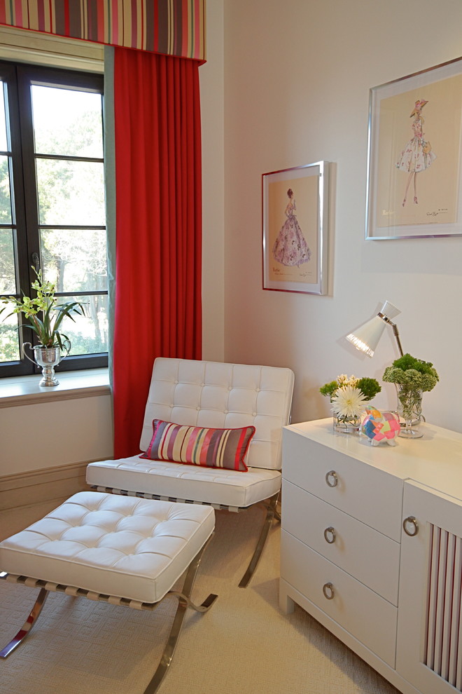 Inspiration for a timeless kids' room remodel in New York