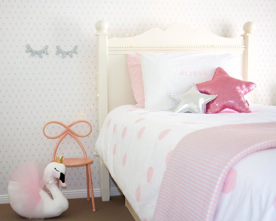 Contemporary kids' bedroom with white walls, carpet and grey floor for kids 4-10 years old and girls.
