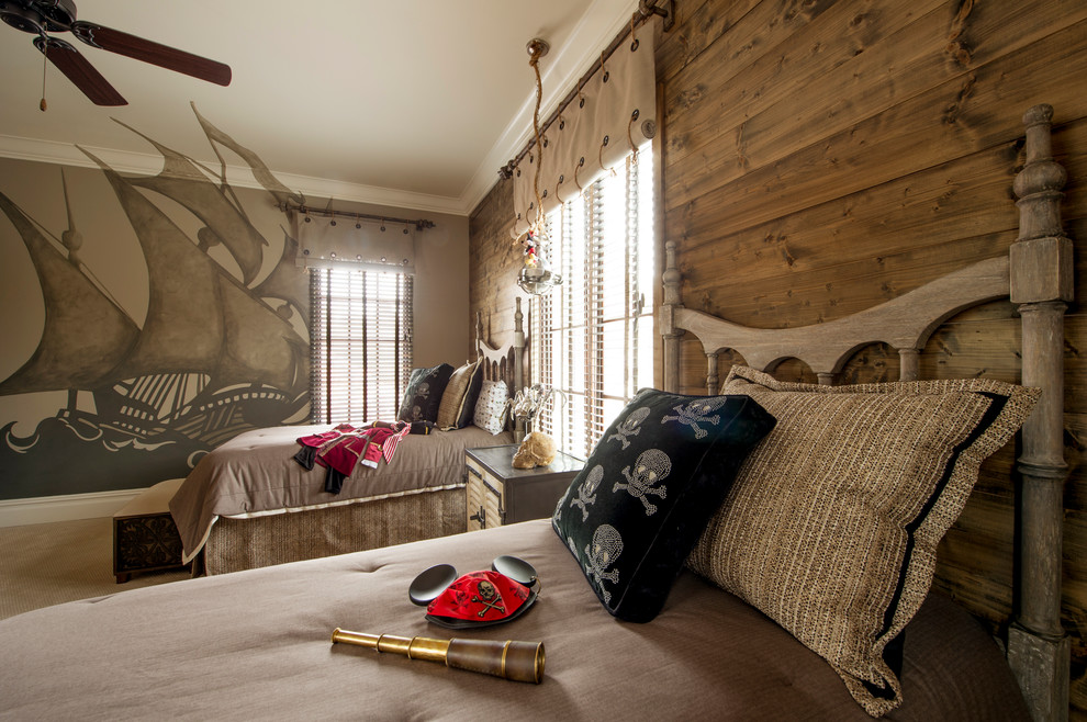 Idéer för maritima pojkrum kombinerat med sovrum och för 4-10-åringar, med beige väggar, heltäckningsmatta och beiget golv