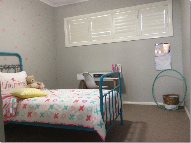 Contemporary kids' bedroom in Melbourne.