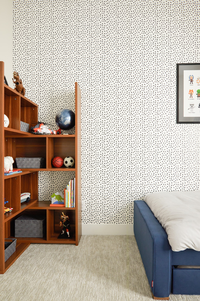 Imagen de dormitorio infantil de 4 a 10 años minimalista pequeño con paredes grises, moqueta y suelo gris