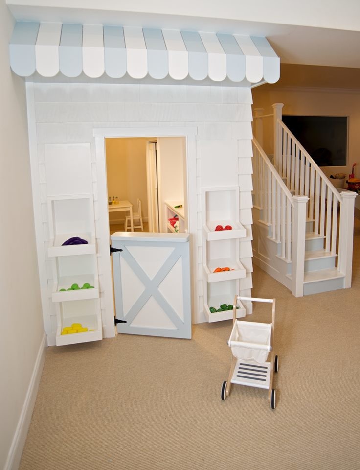 Modelo de dormitorio infantil minimalista grande con paredes blancas y moqueta