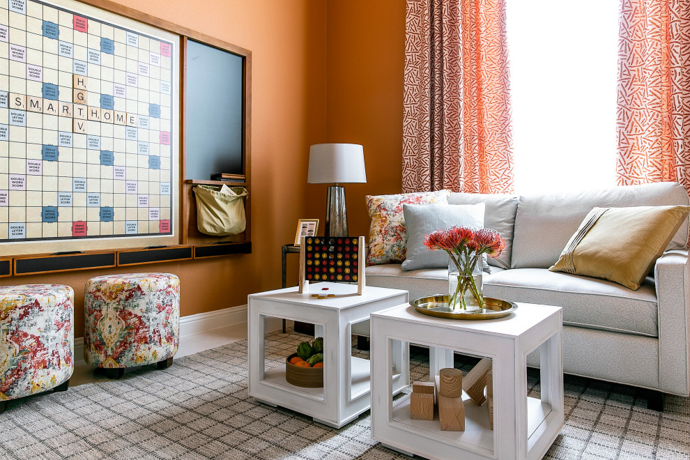 Mittelgroßes, Neutrales Jugendzimmer mit Spielecke, oranger Wandfarbe, hellem Holzboden und weißem Boden in Chicago