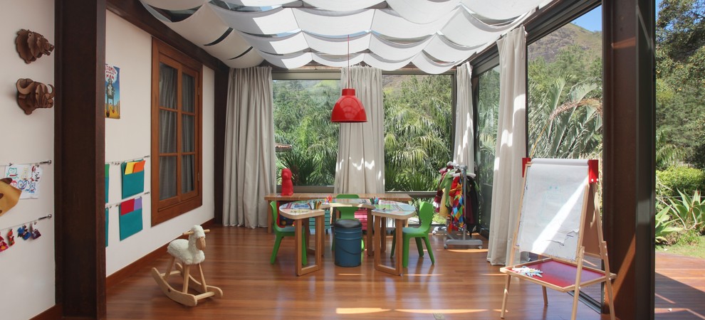 Idéer för tropiska barnrum kombinerat med lekrum