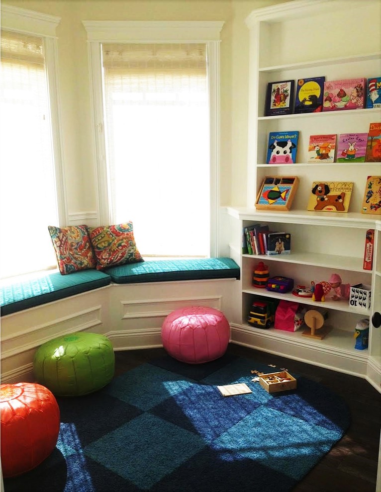 Immagine di una cameretta per bambini tradizionale di medie dimensioni con moquette e pavimento blu
