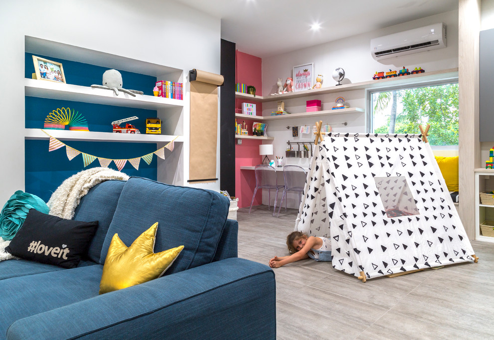 Cette image montre une grande chambre d'enfant de 4 à 10 ans design avec un mur blanc, un sol en carrelage de porcelaine et un sol gris.