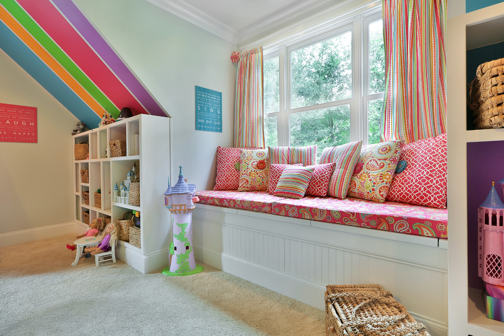 Cette image montre une chambre d'enfant de 4 à 10 ans traditionnelle avec moquette.