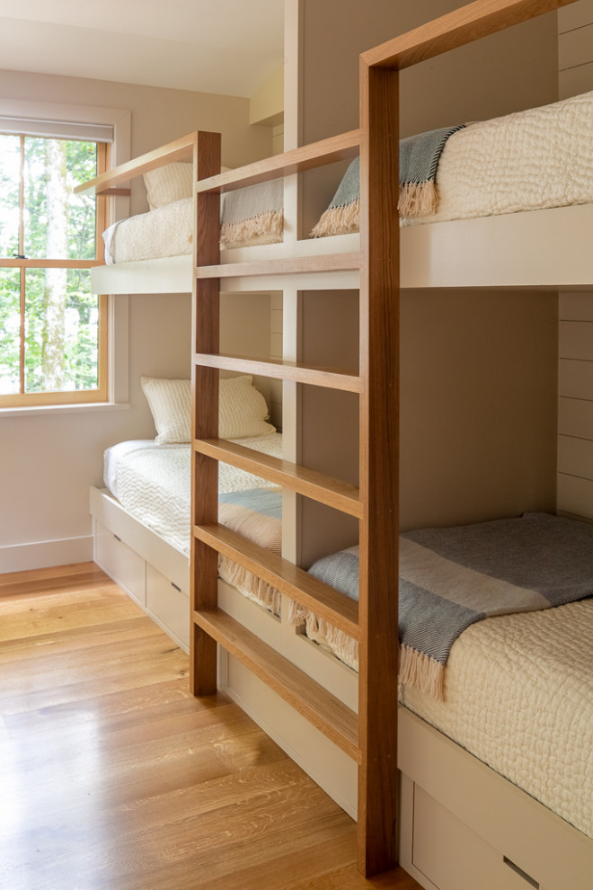 Example of a mountain style kids' room design in Portland Maine