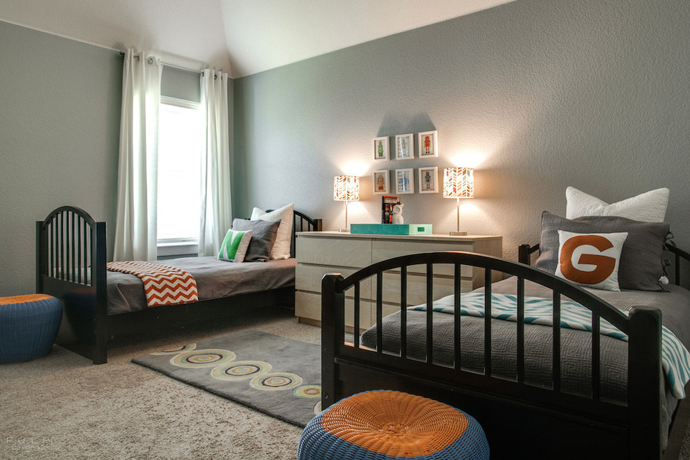 Идея дизайна: детская среднего размера в стиле неоклассика (современная классика) с спальным местом, серыми стенами и ковровым покрытием для ребенка от 4 до 10 лет, мальчика