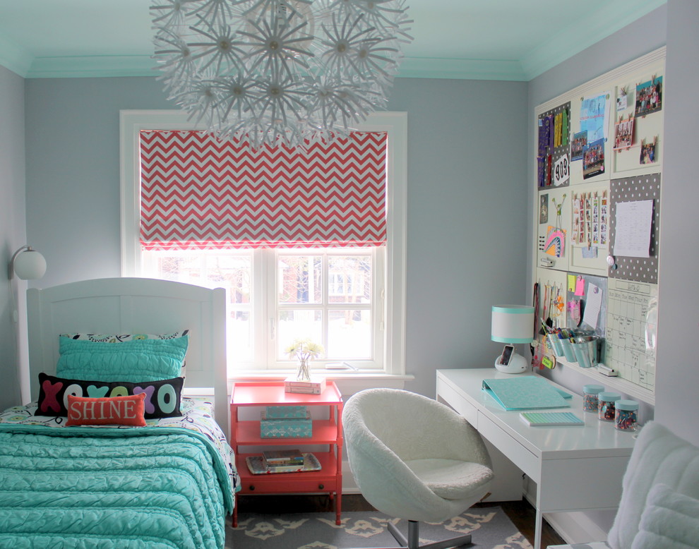 Inspiration for a transitional kids' bedroom remodel in Toronto