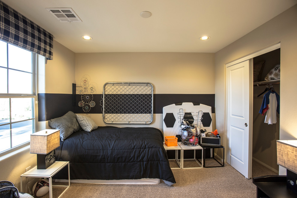 Mittelgroßes Stilmix Jungszimmer mit Schlafplatz, bunten Wänden und Teppichboden in Las Vegas