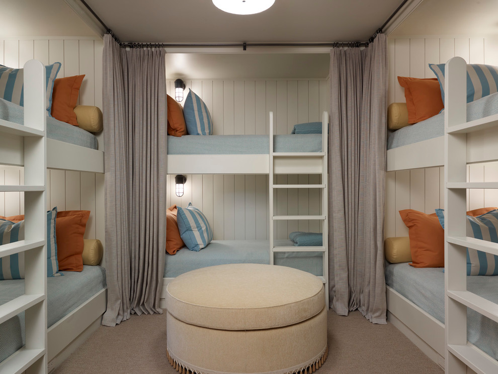 Пример оригинального дизайна: нейтральная детская в стиле неоклассика (современная классика) с спальным местом и ковровым покрытием для ребенка от 4 до 10 лет, двоих детей