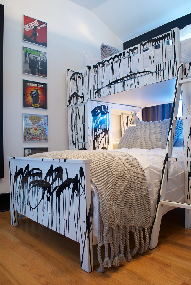 Inspiration for a contemporary kids' bedroom in Los Angeles.