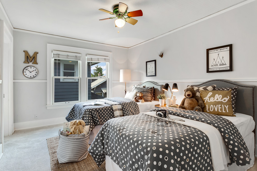 Ejemplo de dormitorio infantil de 4 a 10 años de estilo americano grande con paredes grises, moqueta y suelo gris