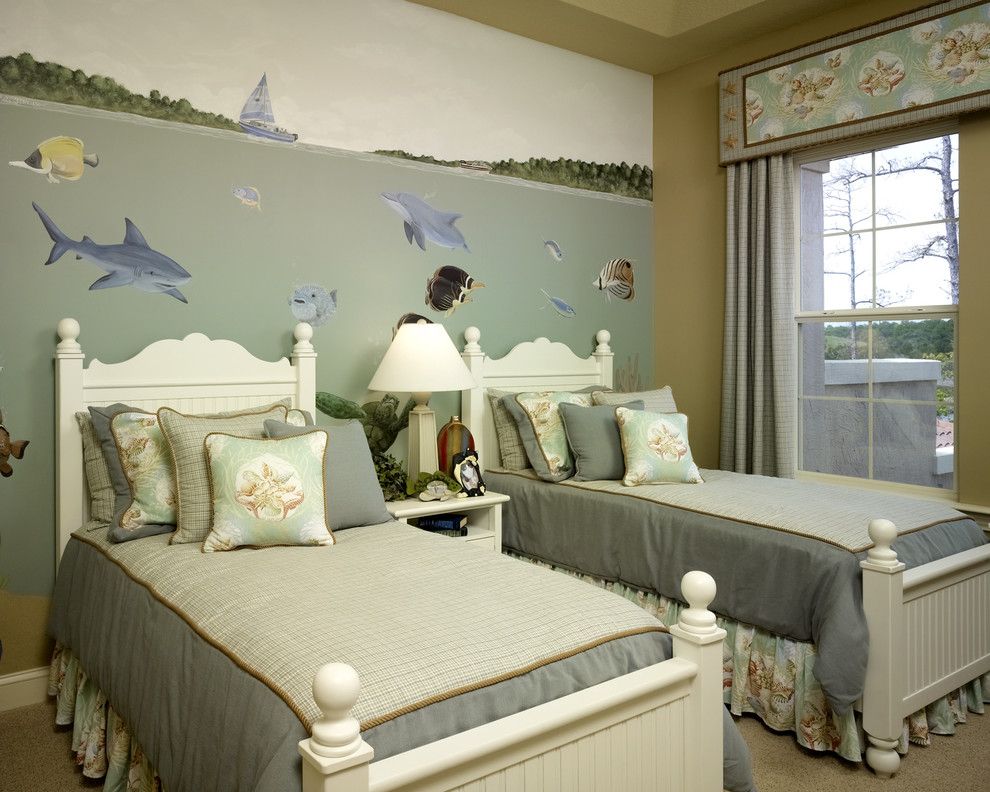 На фото: нейтральная детская в морском стиле с спальным местом, бежевыми стенами, ковровым покрытием и бежевым полом с