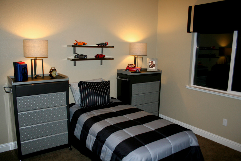 Design ideas for a contemporary teen’s room for boys in Sacramento with carpet and beige walls.