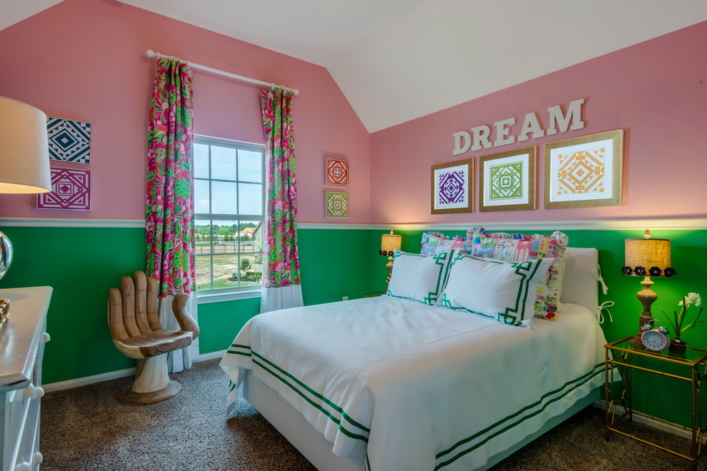 Design ideas for a traditional teen’s room for girls in Austin with multi-coloured walls and carpet.