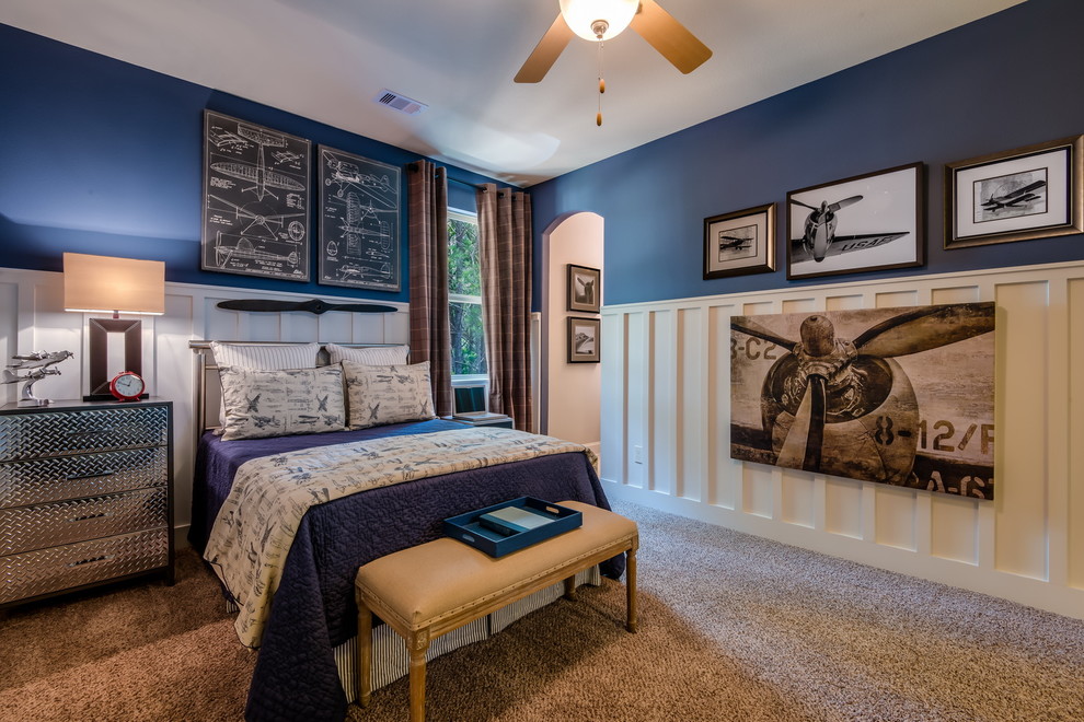 На фото: детская в классическом стиле с спальным местом, синими стенами, ковровым покрытием и бежевым полом для подростка, мальчика