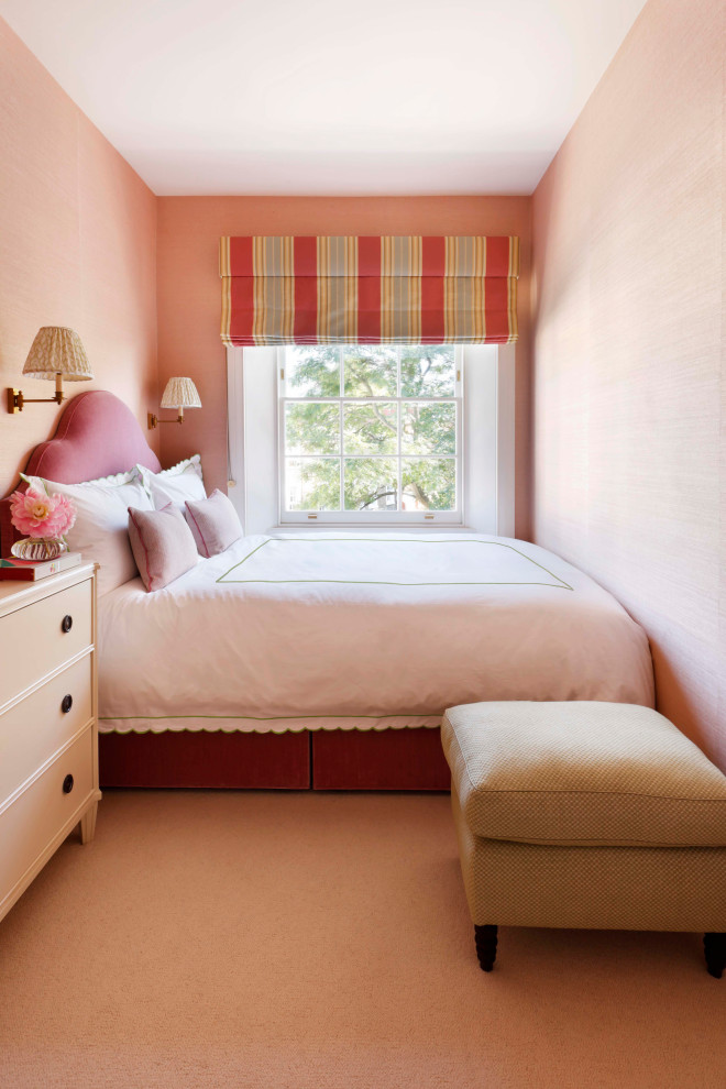 Inspiration for a traditional kids' bedroom in London.