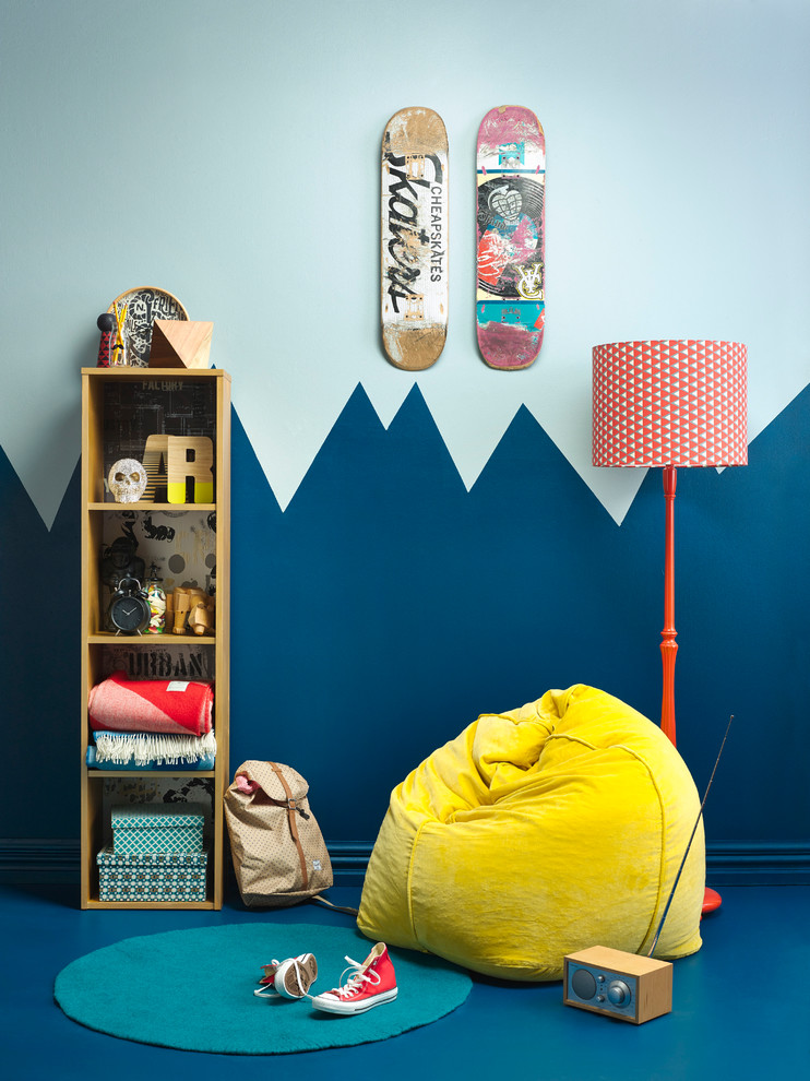 Modernes Kinderzimmer mit Schlafplatz und blauer Wandfarbe in Auckland