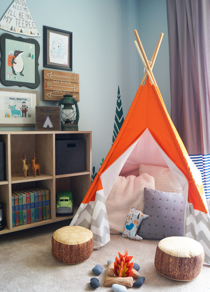 Diseño de dormitorio infantil de 4 a 10 años ecléctico de tamaño medio con paredes azules, moqueta y suelo beige