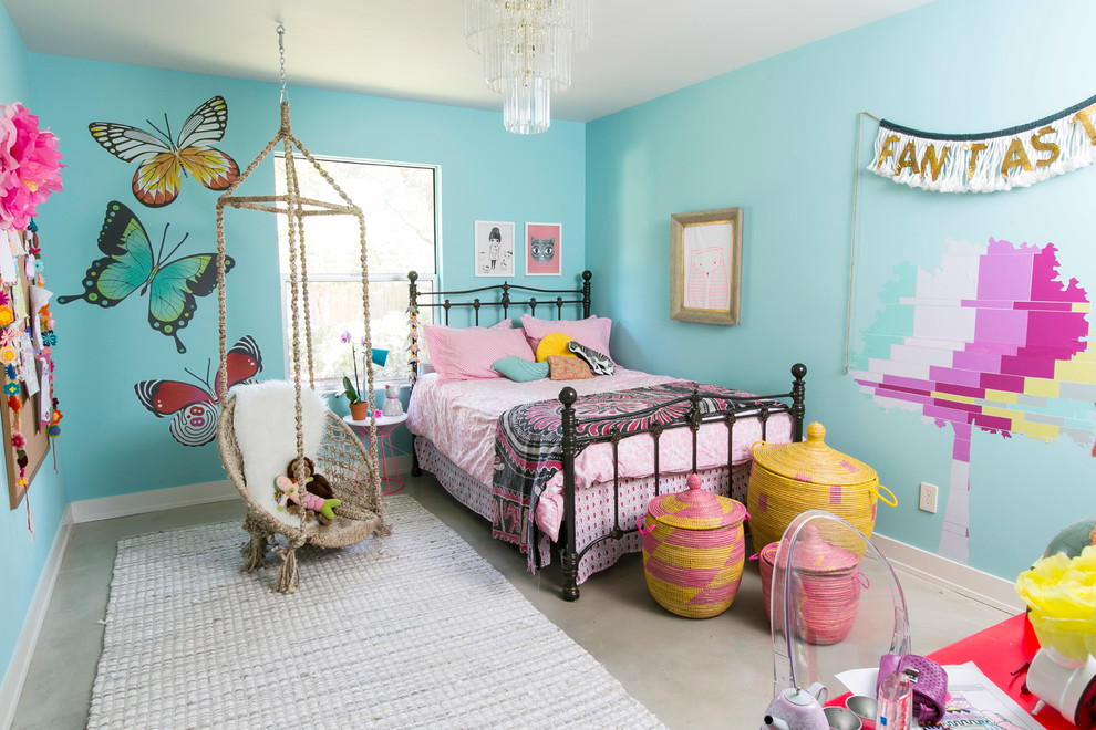Foto de dormitorio infantil contemporáneo con paredes azules, suelo de cemento y suelo gris