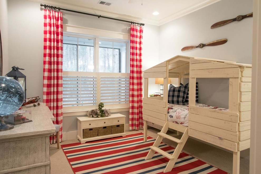 Foto di una cameretta per bambini da 4 a 10 anni country di medie dimensioni con moquette, pavimento beige e pareti grigie