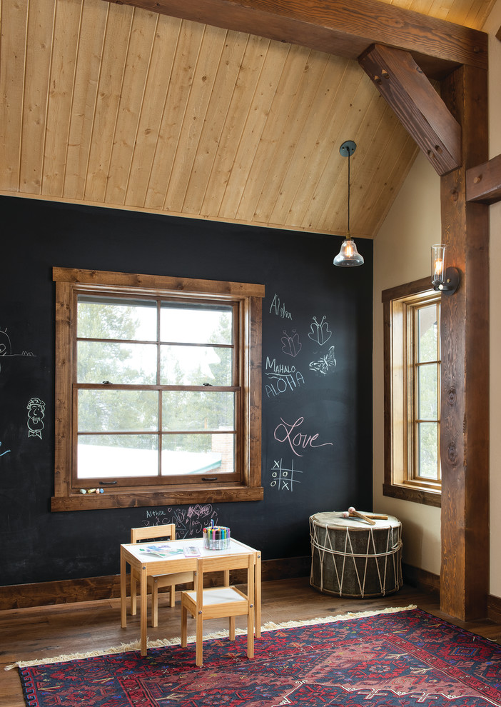 Neutrales Rustikales Kinderzimmer mit Spielecke, schwarzer Wandfarbe, dunklem Holzboden und braunem Boden in Denver