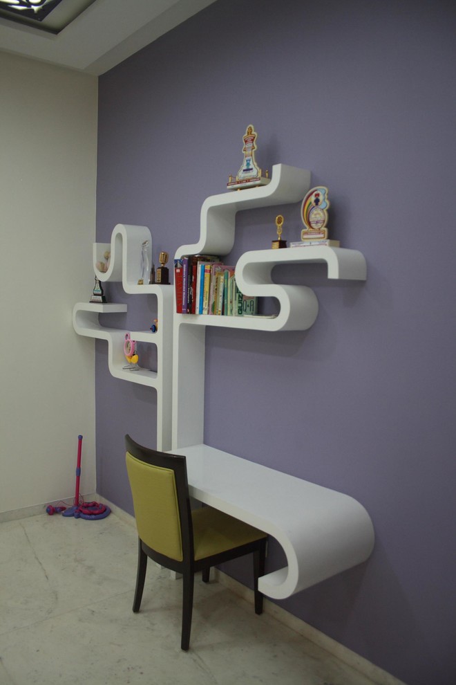 Inspiration pour une chambre d'enfant design de taille moyenne avec un sol en marbre et un mur multicolore.