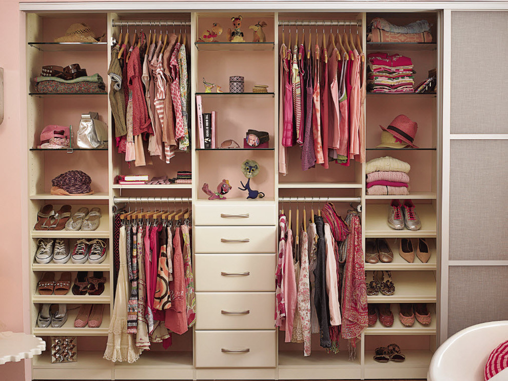 Kids' bedroom - mid-sized transitional girl kids' bedroom idea in New York with pink walls