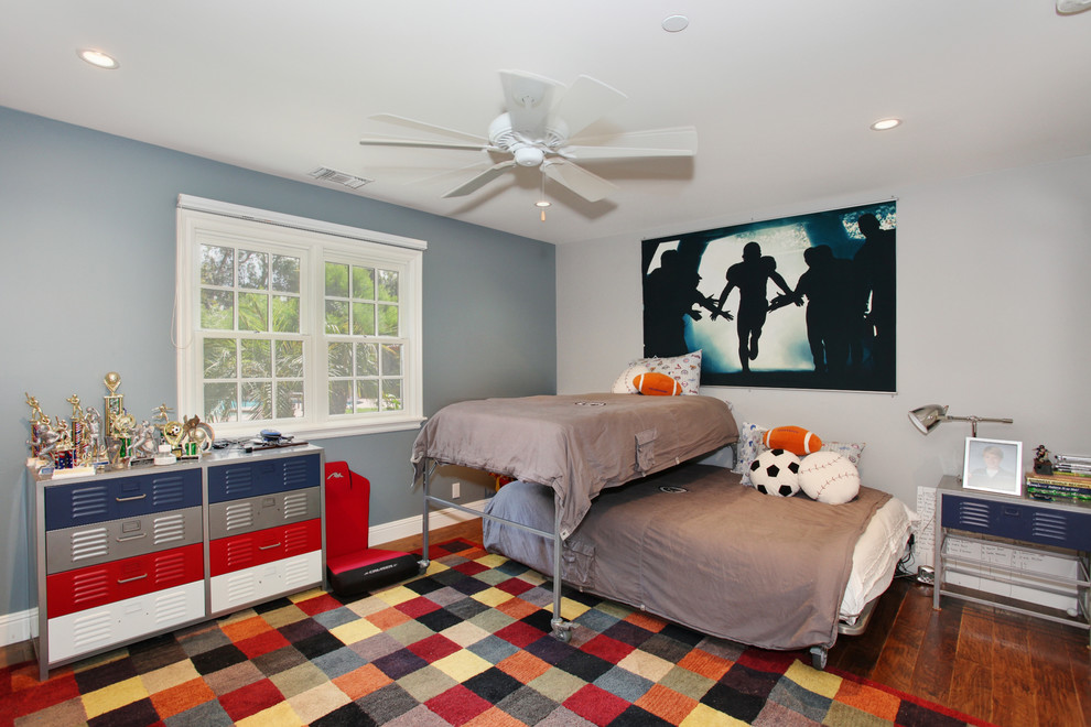 サンディエゴにあるトラディショナルスタイルのおしゃれな男の子の部屋 (二段ベッド) の写真