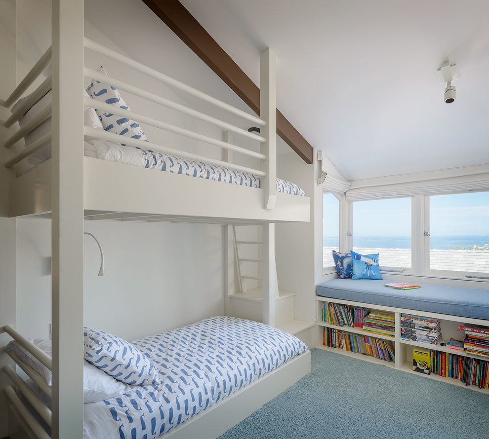 Idée de décoration pour une chambre d'enfant de 4 à 10 ans marine avec un mur blanc, moquette, un sol bleu et un lit superposé.