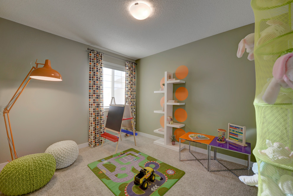 Mittelgroßes, Neutrales Modernes Kinderzimmer mit Spielecke, Teppichboden und grauer Wandfarbe in Edmonton