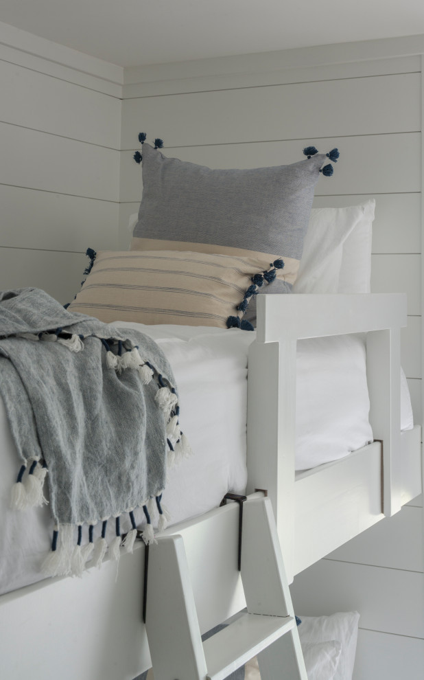 Inspiration for a nautical kids' bedroom in New York.